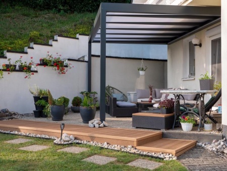 Comment intégrer harmonieusement un escalier extérieur dans votre jardin ?