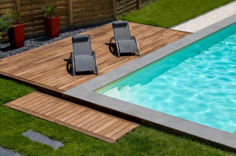 Aménagement autour de votre piscine, conseils pour un espace convivial